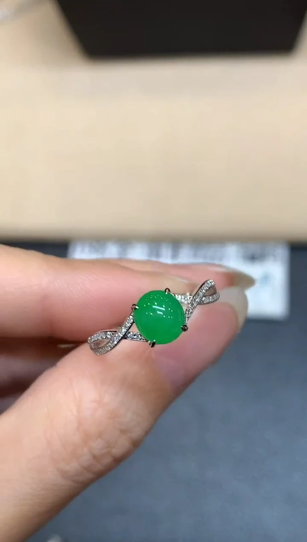 18K金镶嵌戒指翡翠蛋面【无服务费