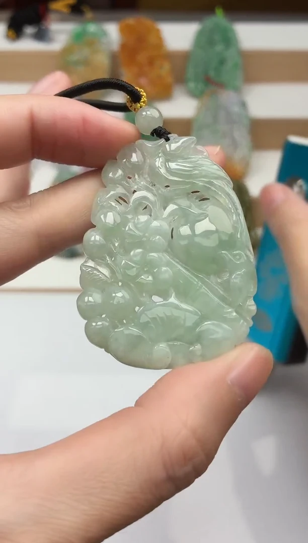颈饰未镶嵌翡翠牌子