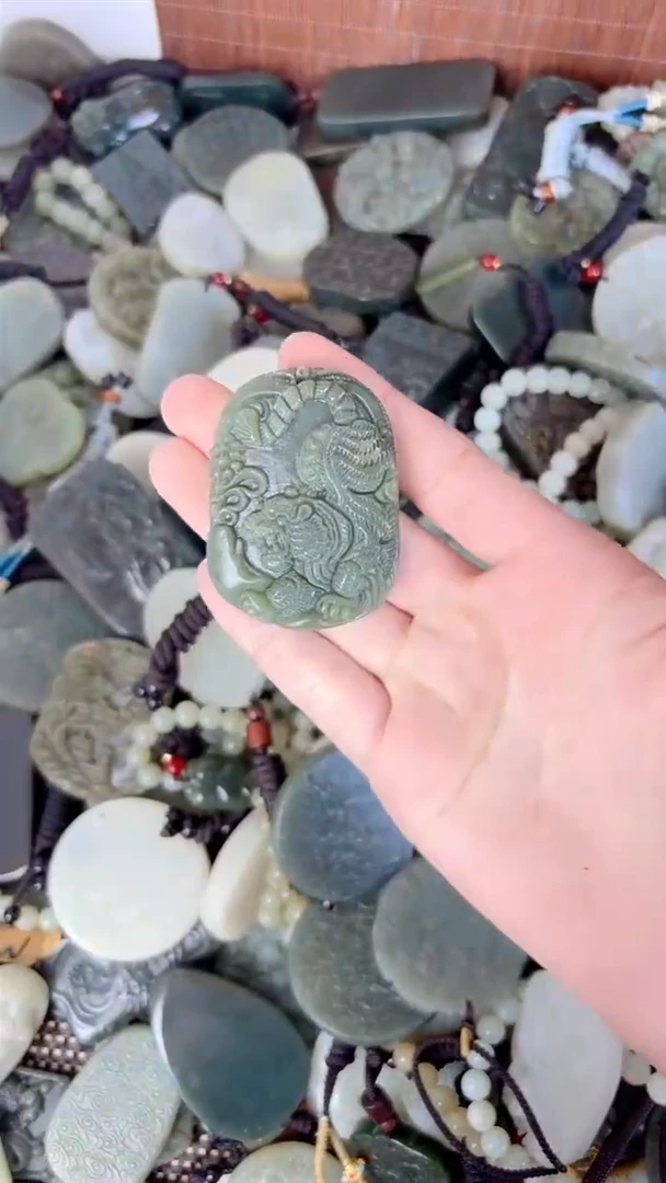 和田玉未镶嵌颈饰1