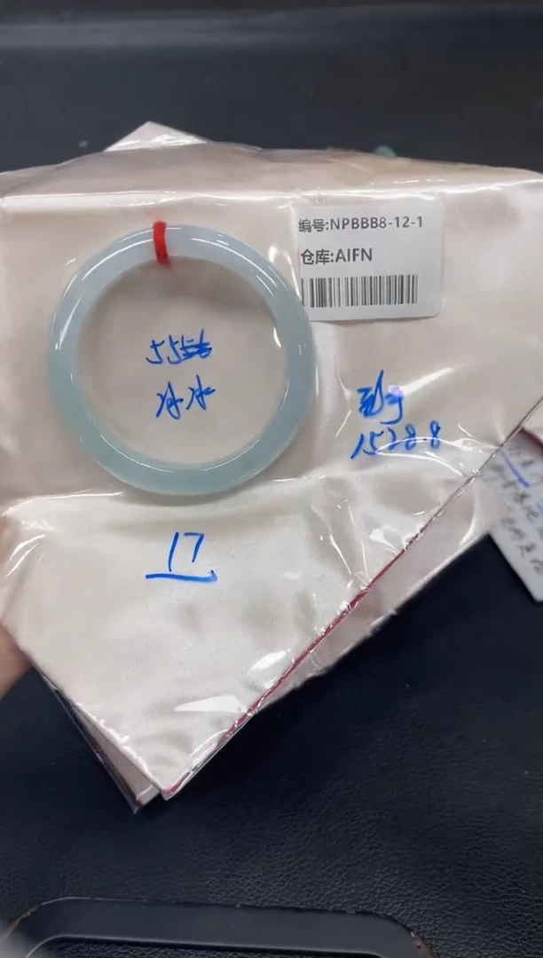 未镶嵌手镯翡翠 翡翠手镯