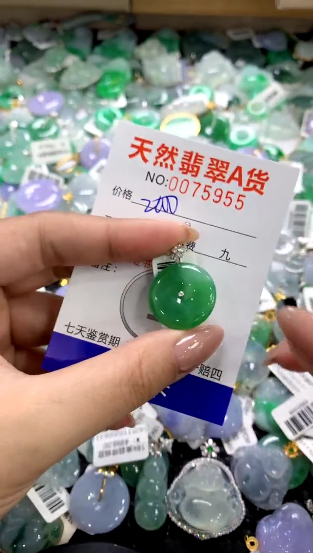 颈饰18K金镶嵌翡翠1111111111111111