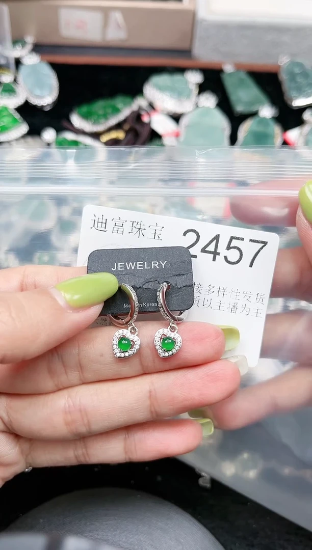 【闪购商品】翡翠颈饰未镶嵌赠皮绳2457