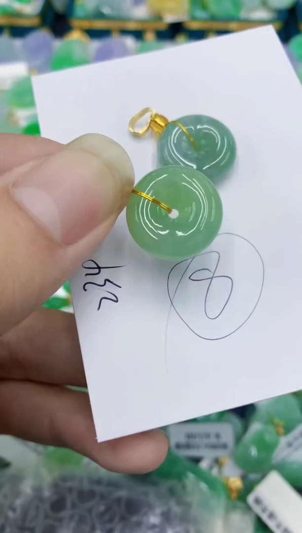 翡翠未镶嵌颈饰1111111111多样性发其一