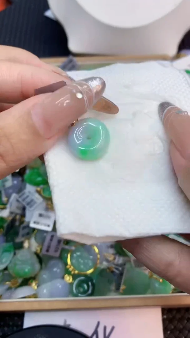 颈饰未镶嵌翡翠1