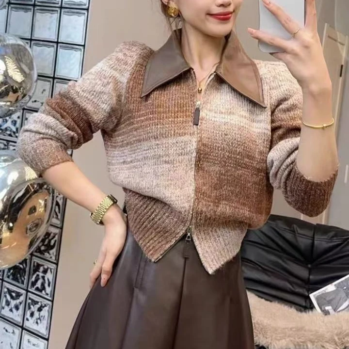 2024年秋冬新款时髦渐变撞色翻领毛衣拼皮双拉链外套上衣女