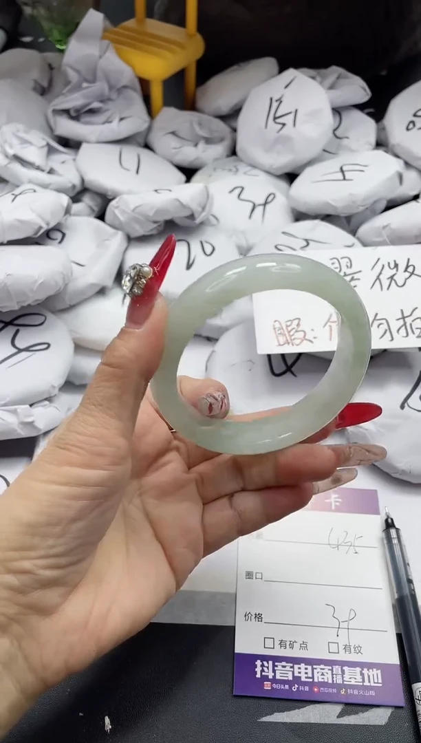 【闪购商品】石英质玉手镯未镶嵌435