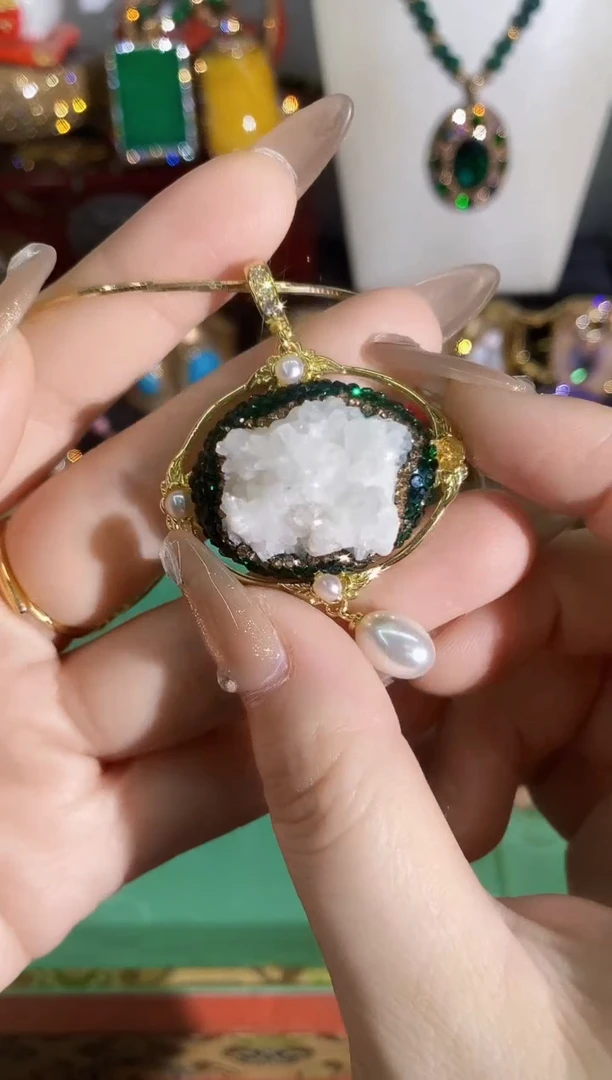 合成立方氧化锆铜合金吊坠