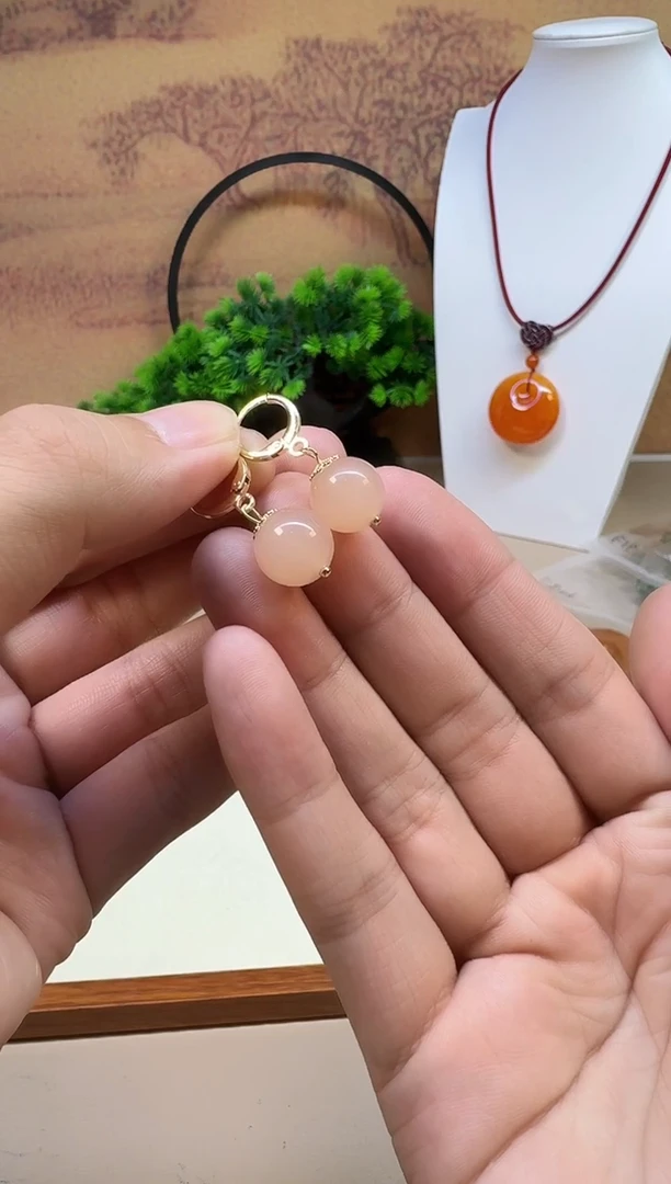 14K金镶嵌和田玉耳饰E81