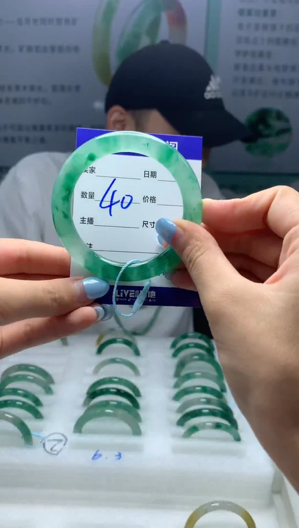 未镶嵌手镯石英质玉（非洲翠）1