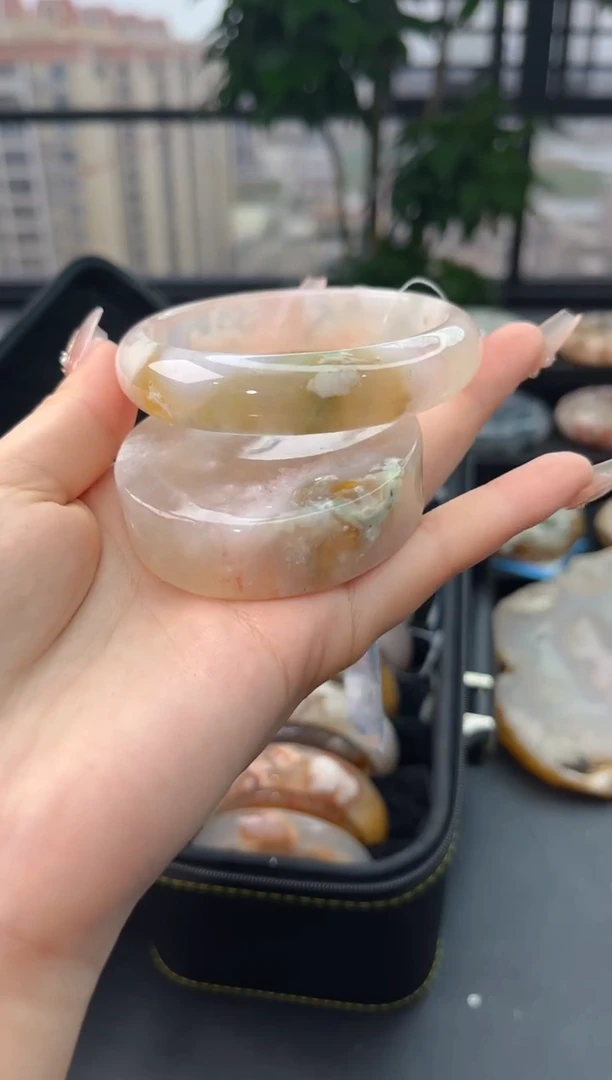 【闪购商品】石英质玉手镯未镶嵌赠送镯心（圈口58