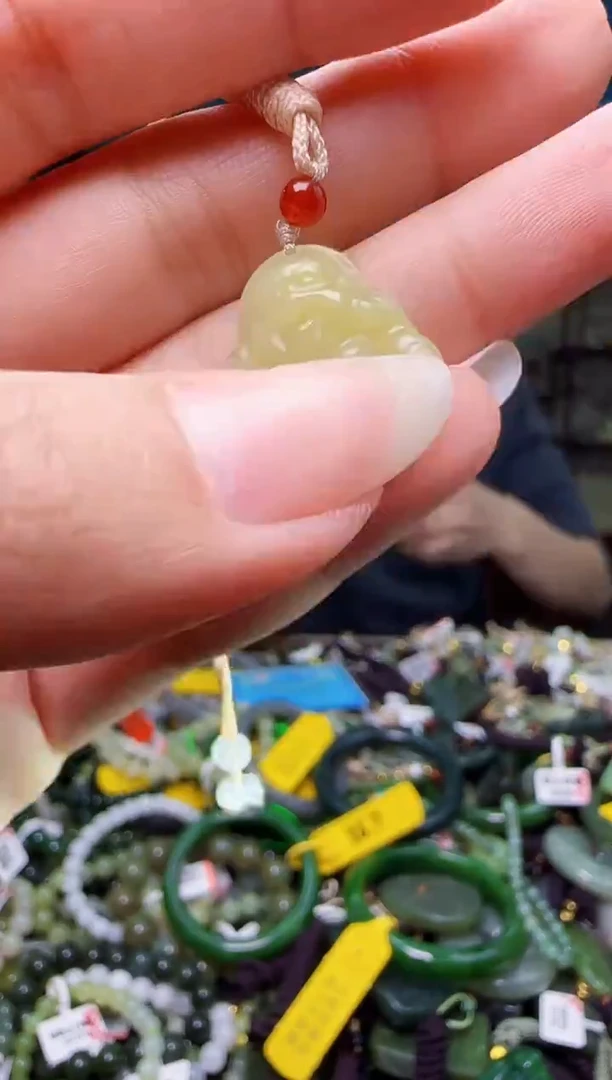 颈饰未镶嵌和田玉1