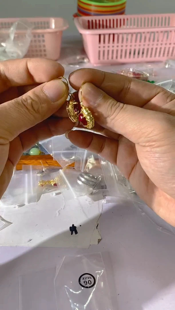 【闪购商品】水晶颈饰银S925镶嵌1108红宝，蓝宝，多样性发一件赠链