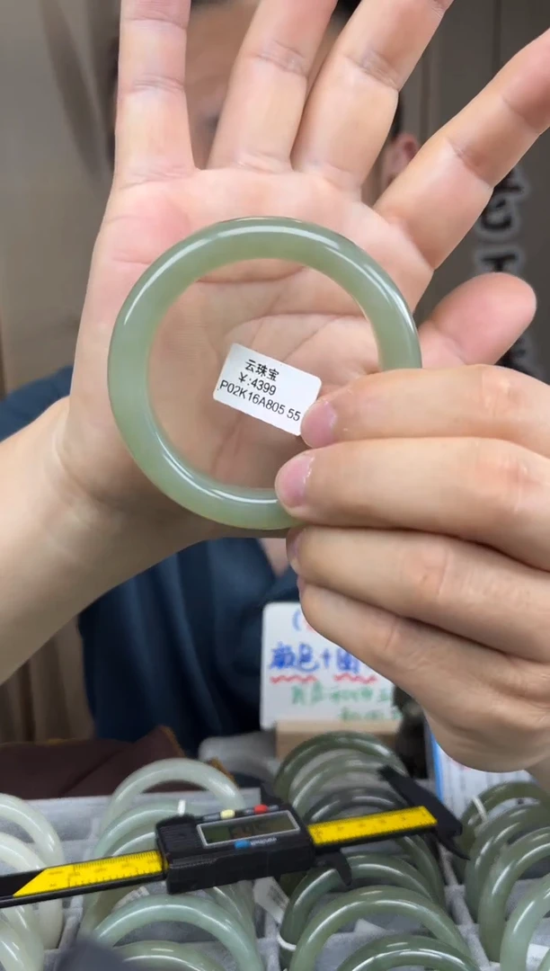 和田玉手镯未镶嵌老王和田玉3