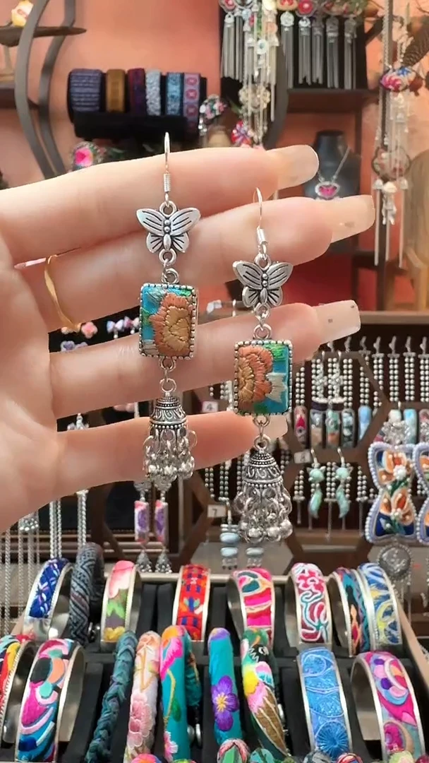 织绣云织谣民族风精美饰品   4