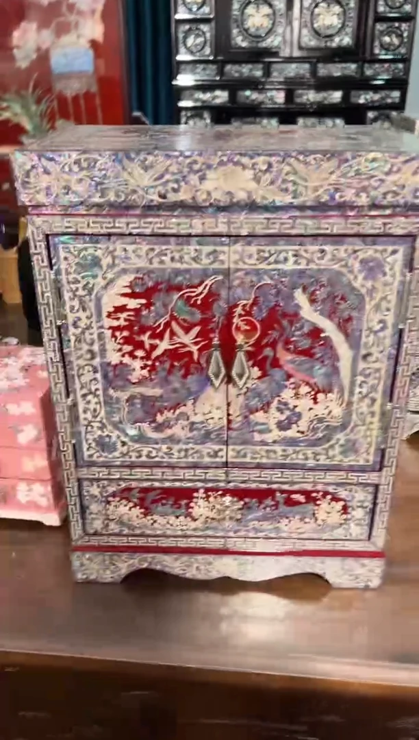红色弘贝雅螺钿漆器文化馆