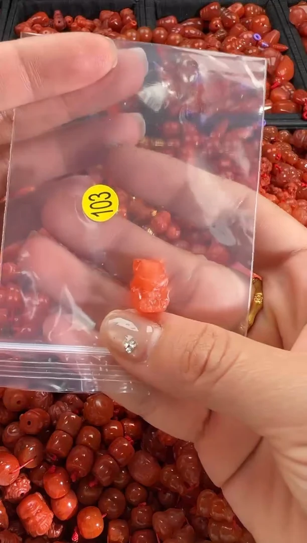 【闪购商品】南红玛瑙颈饰未镶嵌1