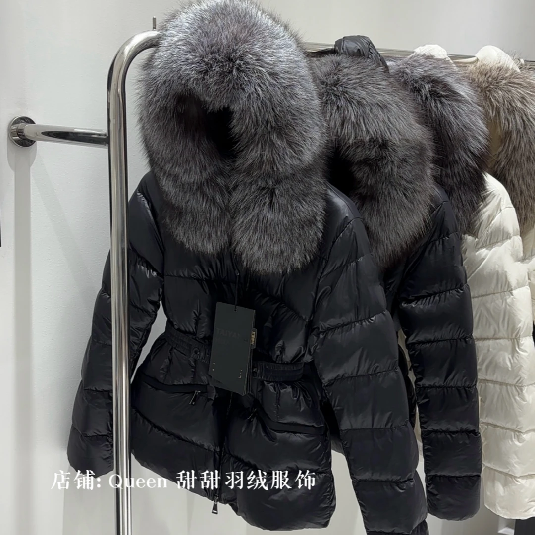 【白雪】显瘦鹅绒加大银狐狸毛领收腰洋气小个子女羽绒服收腰羽绒服