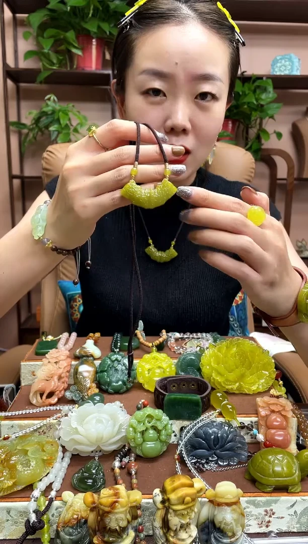 未镶嵌岫玉吊坠多样性发货发其中之一