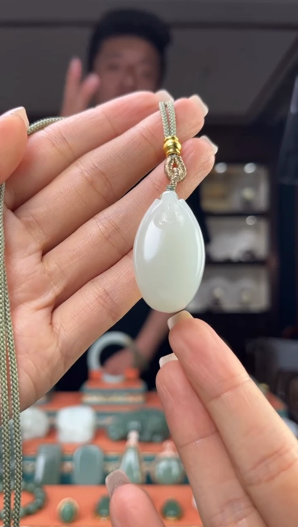 和田玉未镶嵌颈饰佩佩