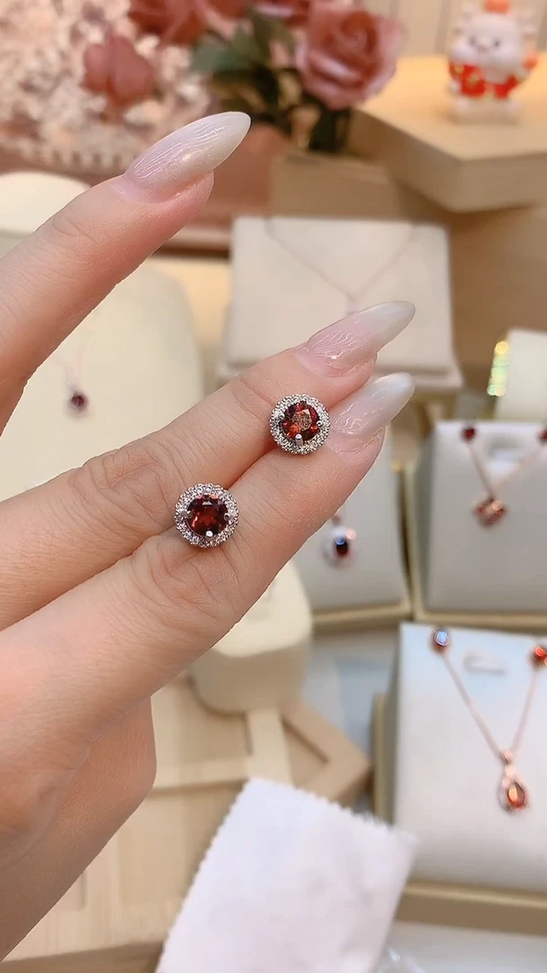 银S925镶嵌耳饰石榴石耳钉