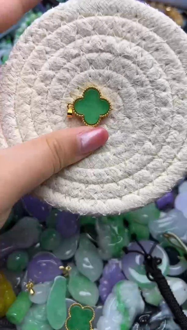 颈饰未镶嵌翡翠天然缅甸翡翠吊坠