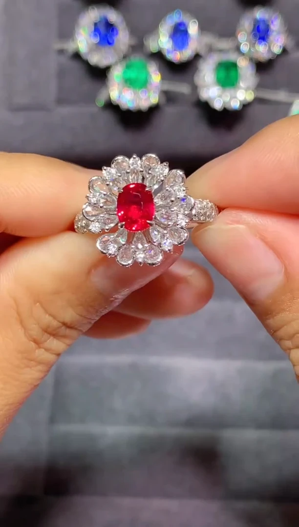18K金镶嵌戒指红宝石1.04CT