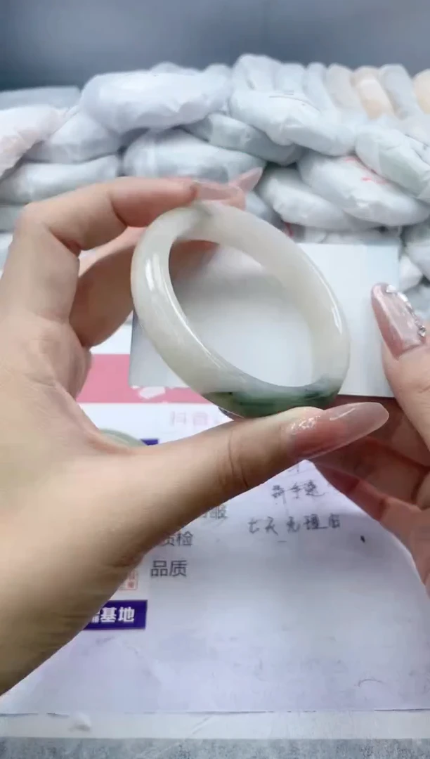 【闪购商品】石英质玉手镯未镶嵌40/56.5