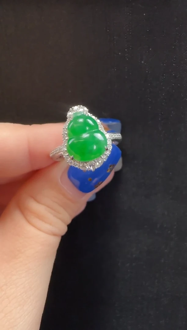 18K金镶嵌戒指翡翠130葫芦一枚