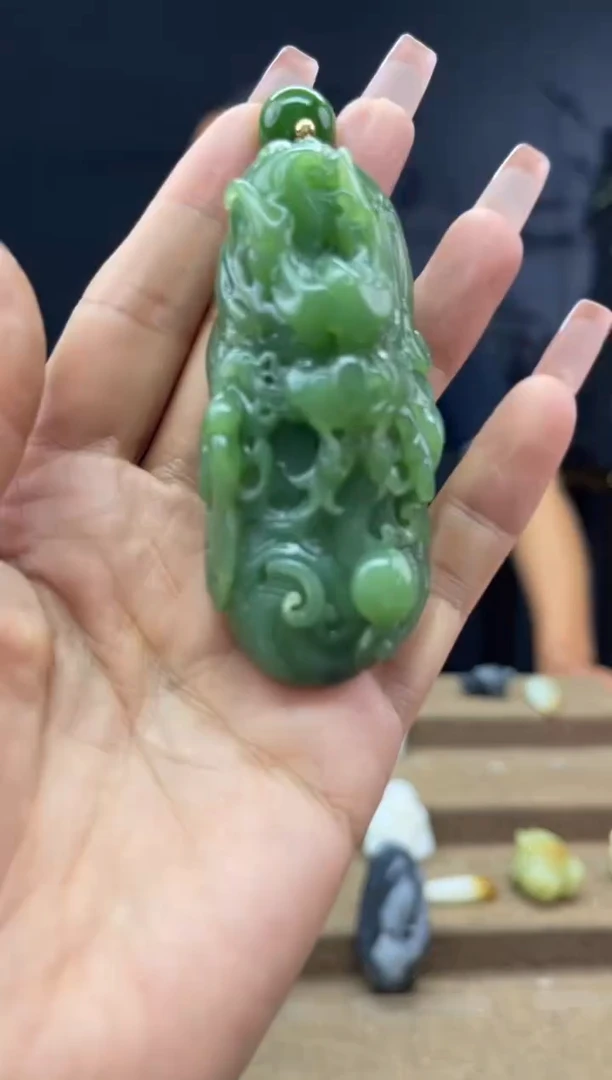 颈饰未镶嵌和田玉1