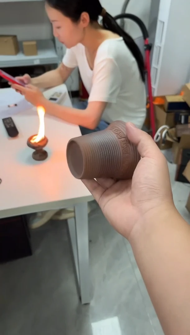 粗陶浮雕兽纹盖碗
