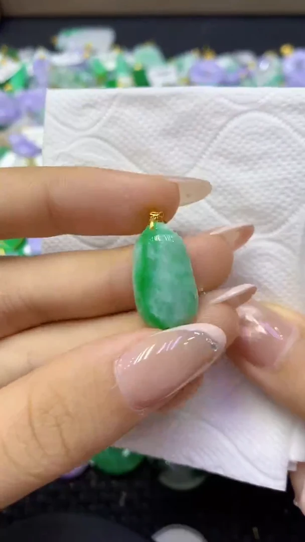 颈饰18K金镶嵌翡翠天然缅甸翡翠A货