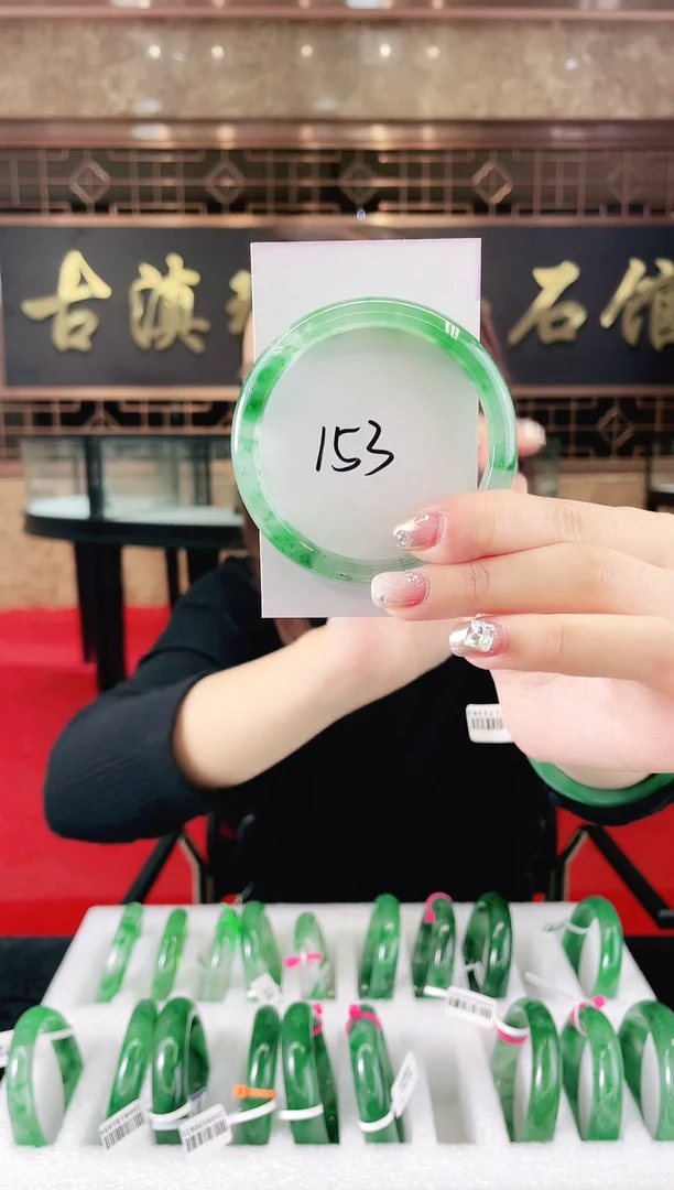 未镶嵌手镯石英质玉（非洲翠）微瑕一经发货运费不退介意勿拍