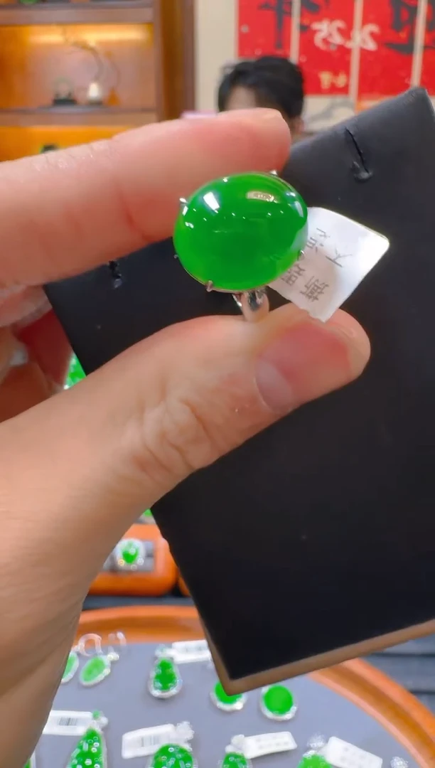 翡翠戒指18K金镶嵌天然A货翡翠