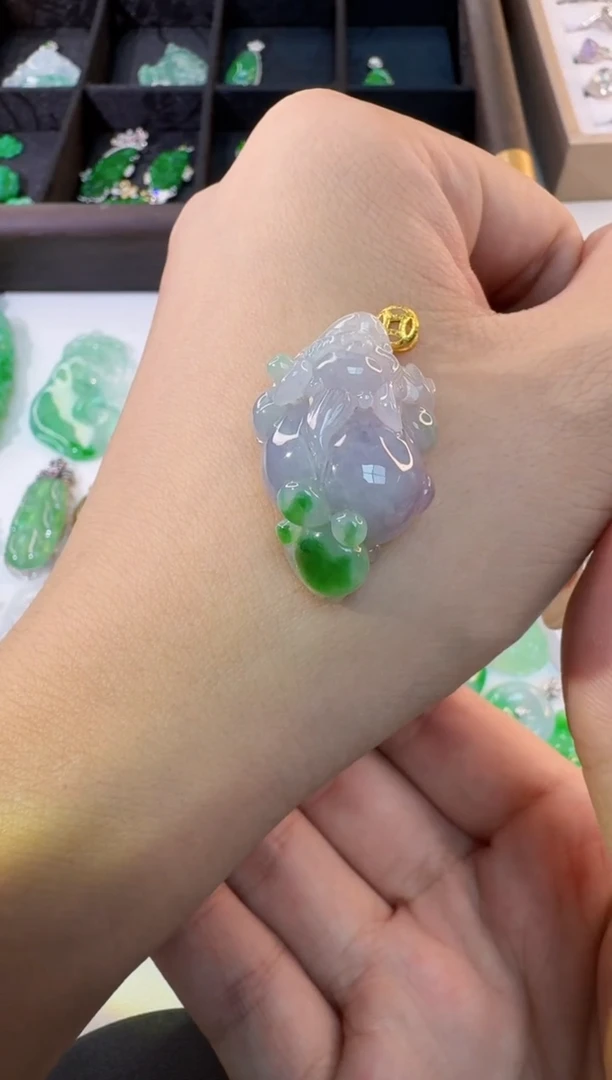 颈饰18K金镶嵌翡翠缅甸A货翡翠