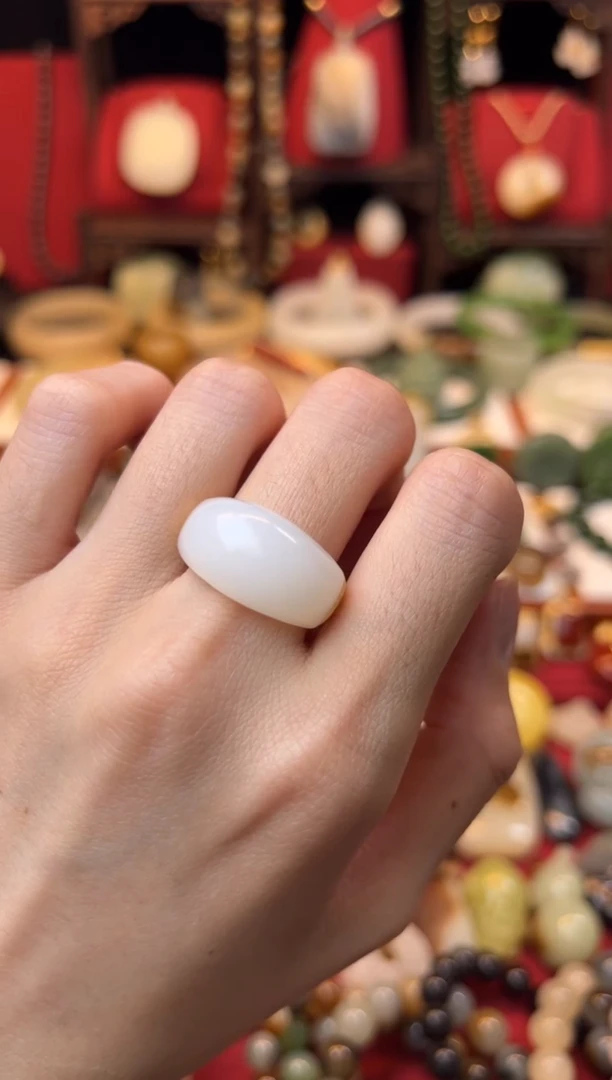 【闪购商品】和田玉戒指18K金镶嵌11