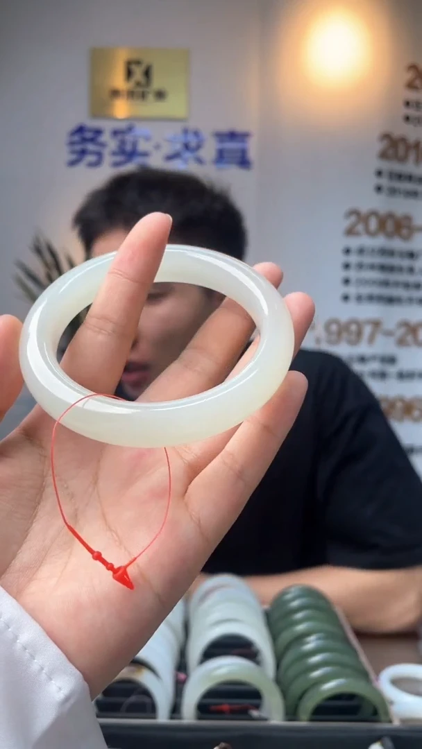 未镶嵌手镯和田玉皮山翠胶猫手镯多样性发一