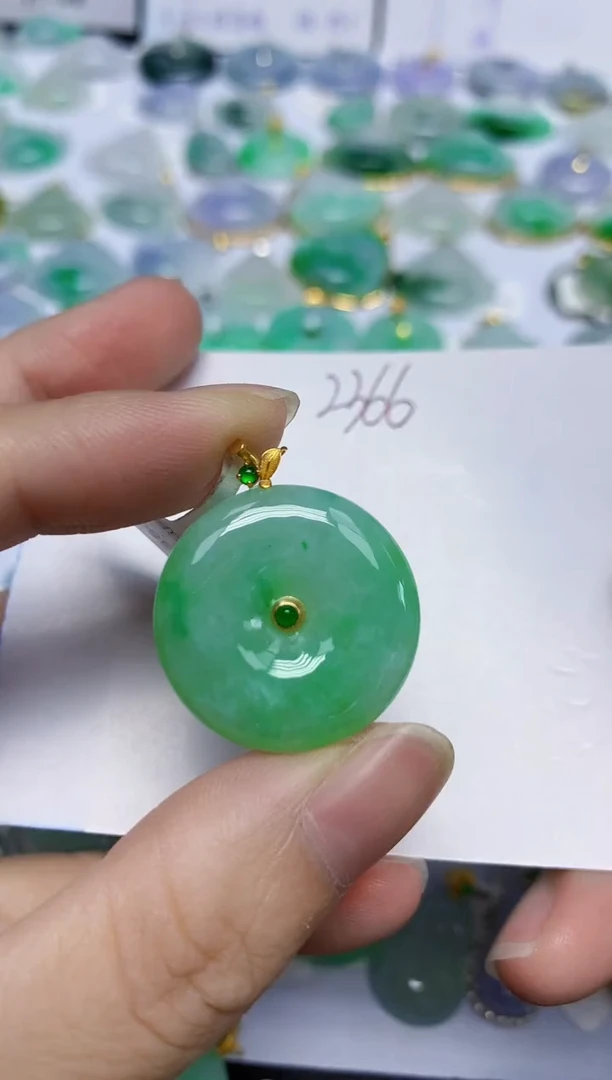 翡翠18K金镶嵌颈饰天然缅甸翡翠A货