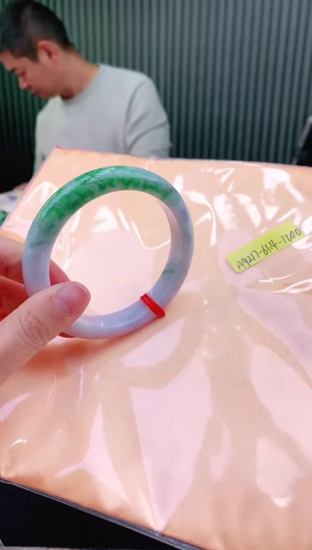 未镶嵌手镯翡翠61+