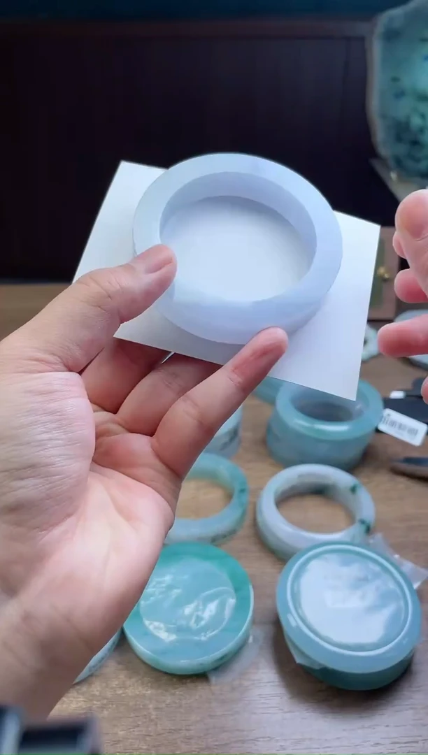 未镶嵌手镯定制翡翠小*色 定制