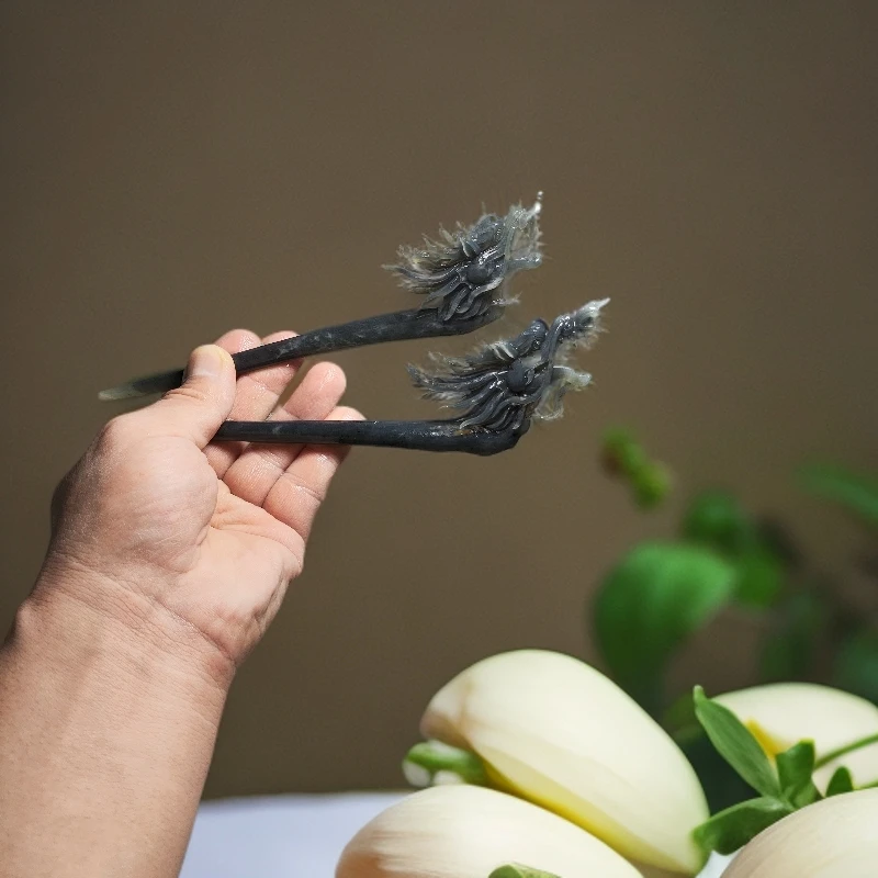 立体龙头发簪烟青色料子细腻温润雕刻精致