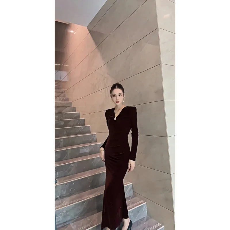 气质封神深V丝绒连衣裙优雅高阶穿复古丝绒长裙