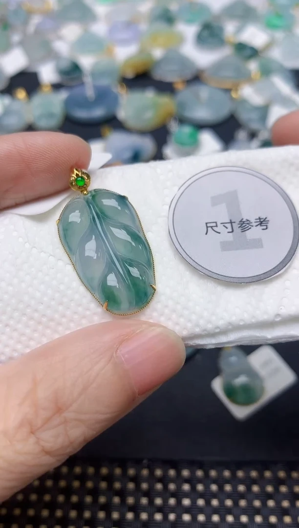 颈饰18K金镶嵌翡翠天然缅甸A货翡翠