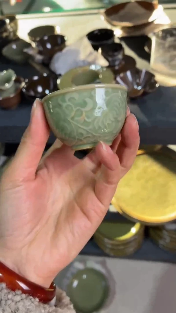 耀州窑仰山团菊小酒盅