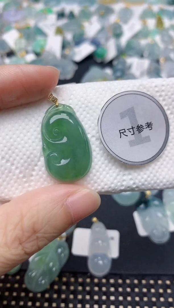 颈饰18K金镶嵌翡翠天然缅甸A货翡翠