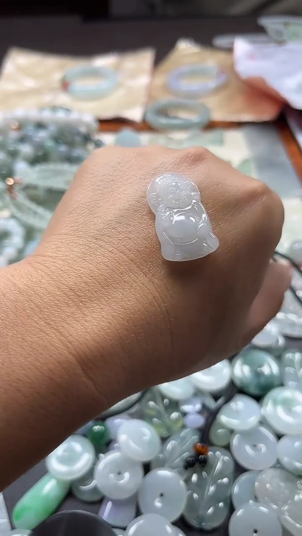 颈饰未镶嵌翡翠财神