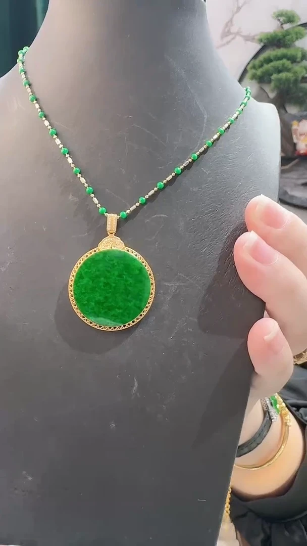 颈饰18K金镶嵌翡翠888888888888