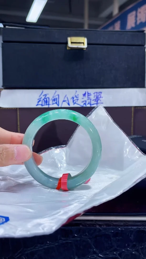 未镶嵌手镯翡翠2
