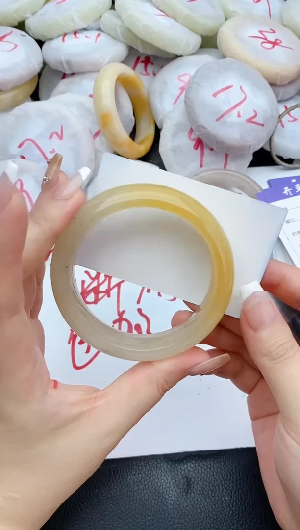 石英质玉手镯未镶嵌30+60.4