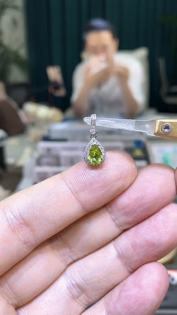银S925镶嵌吊坠(不含链)橄榄石天然橄榄石吊坠