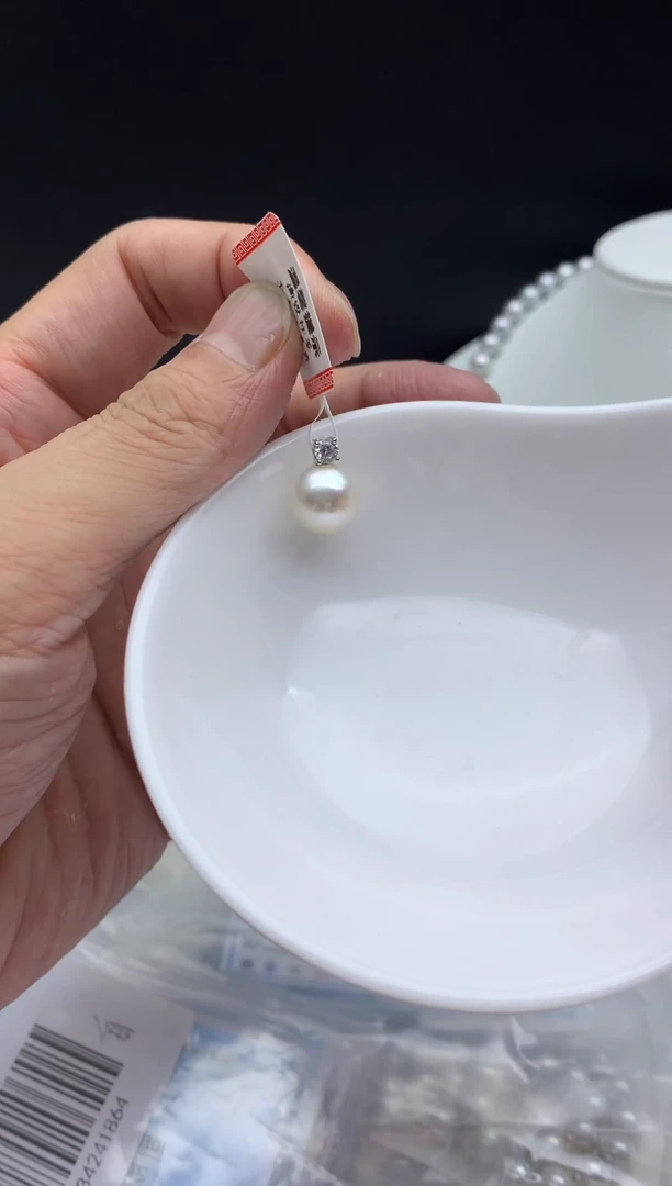 银S925镶嵌FF淡水珍珠白珠吊坠(赠链）d043